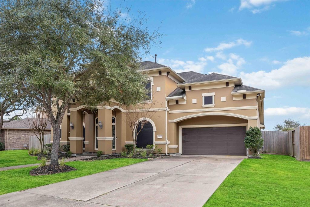 Photo of 13104 Southern Manor Drive, Pearland, TX 77584 (MLS # 82245877)