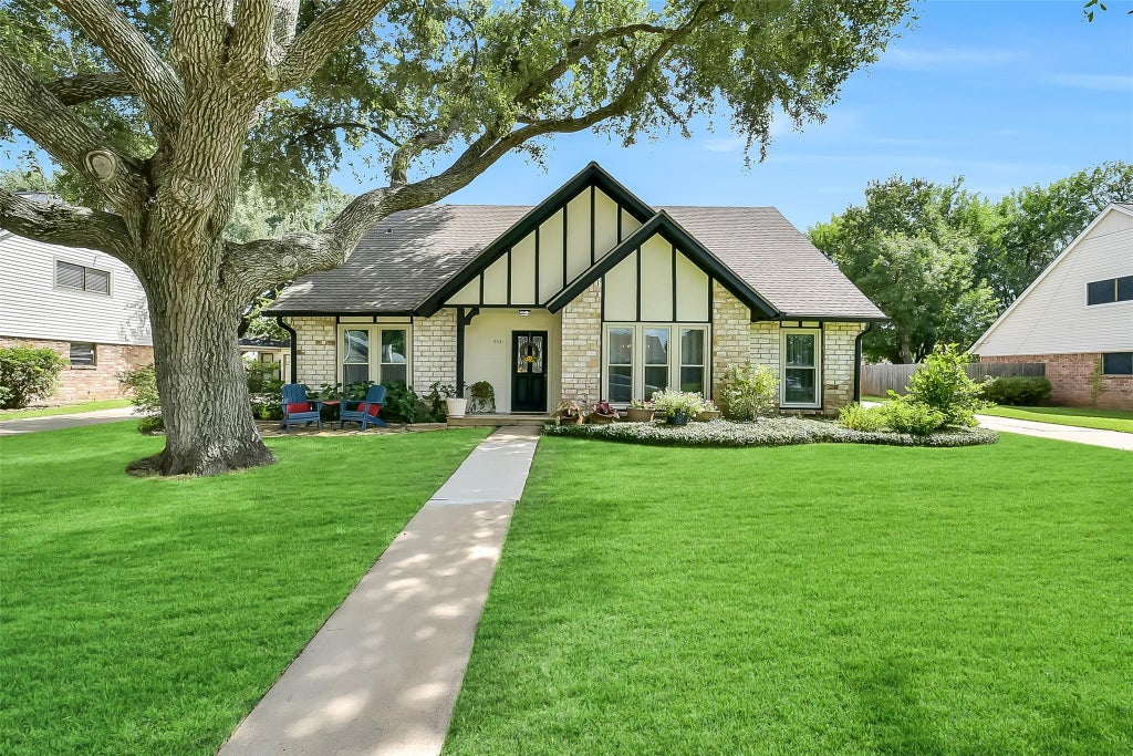 Photo of 2531 Sugar Mill Drive, Sugar Land, TX 77479 (MLS # 17466974)