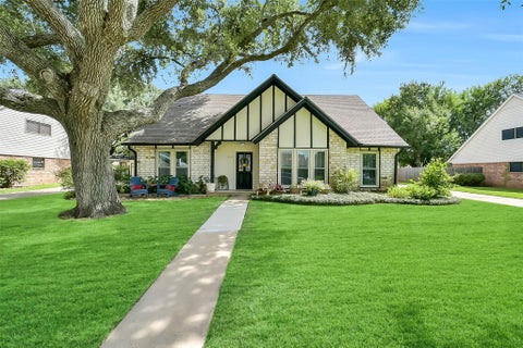 Photo of 2531 Sugar Mill Drive, Sugar Land, TX 77479 (MLS # 17466974)