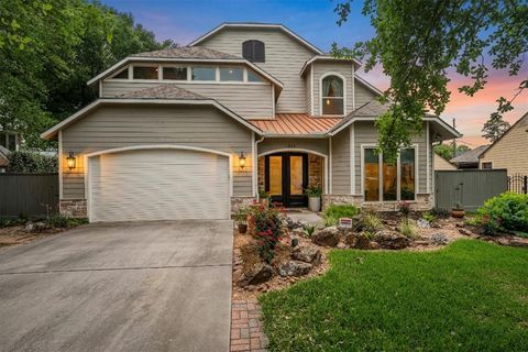 Homes For Sale - 424 W 32nd Street<br/> Houston, TX 77018