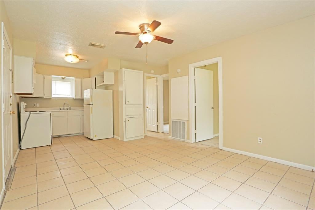 2460 W Shane Street 2