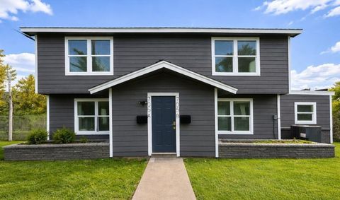 Photo of 705 W Stanford #A, Houston, TX 77019 (MLS # 62450920)