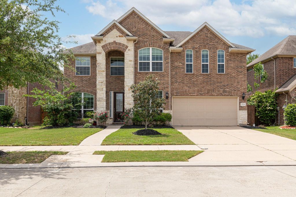 Photo of 5314 Belle Manor Lane, Sugar Land, TX 77479 (MLS # 61963008)