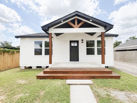 Photo of 7110 San Angelo Street, Houston, TX 77020 (MLS # 44377314)