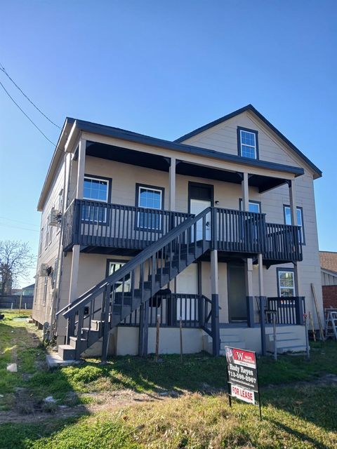 Photo of 1015 30th Street Street #4, Galveston, TX 77550 (MLS # 3956353)