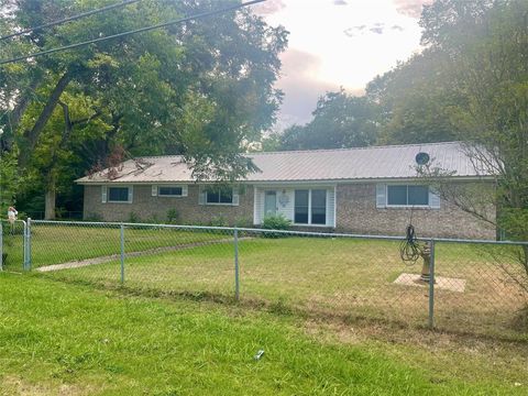 400 S Center Street Buffalo TX 75831