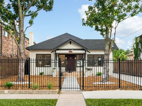 Photo of 516 W Main Street, Houston, TX 77006 (MLS # 22314005)