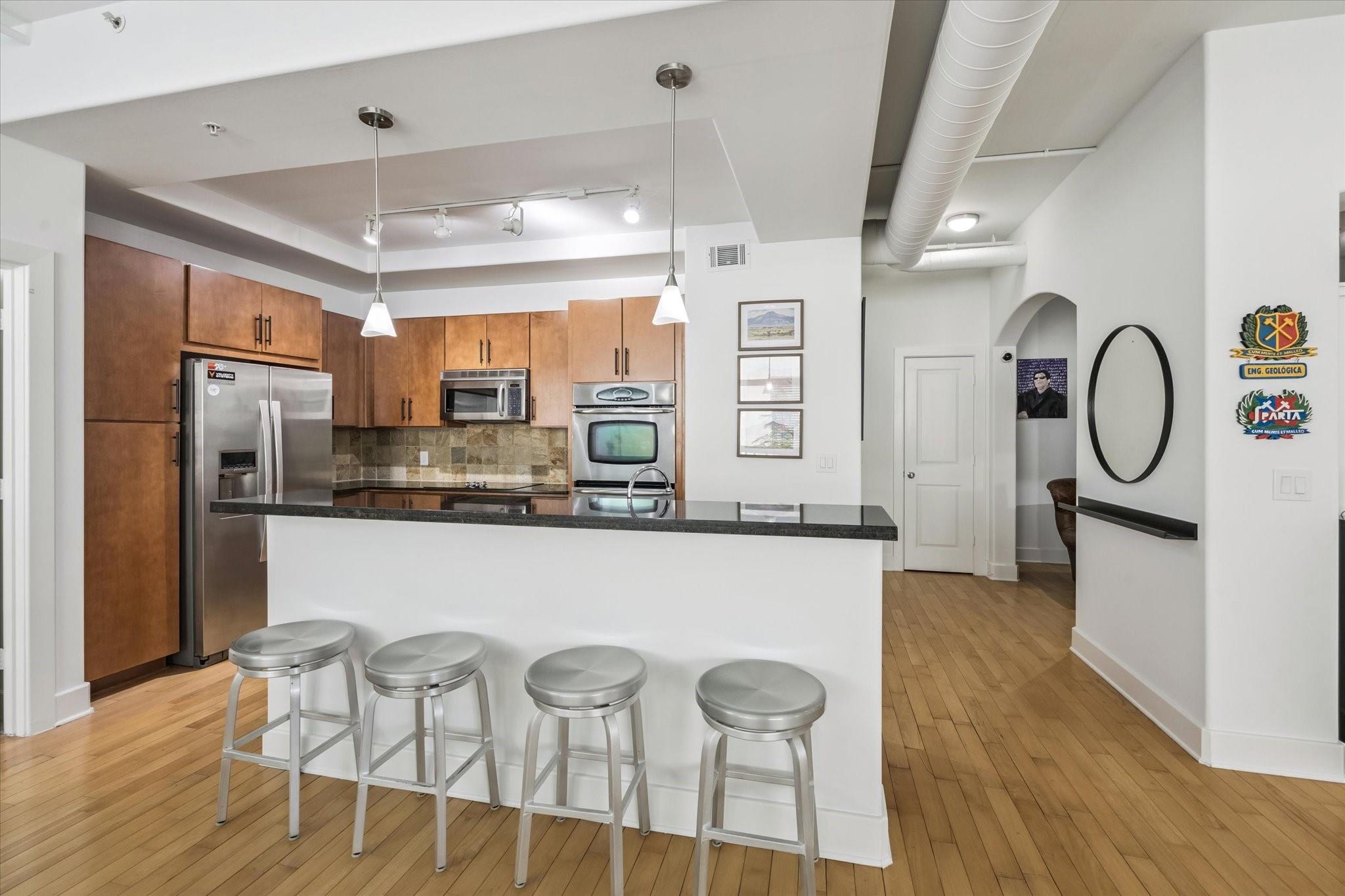 1901 Post Oak Boulevard 204