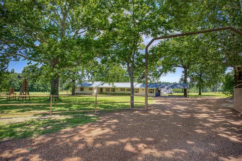 Photo of 613 Fm 1272, Grapeland, TX 75844 (MLS # 32751058)