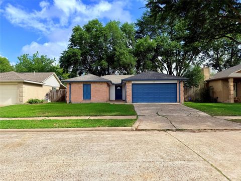 Photo of 2927 Becket Street, Pearland, TX 77584 (MLS # 68830152)