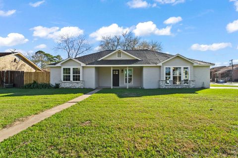 Photo of 1740 6th Street, Hempstead, TX 77445 (MLS # 39449381)