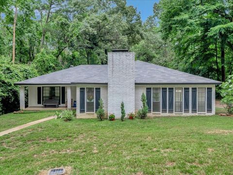 Photo of 2600 Dogwood Drive, Nacogdoches, TX 75965 (MLS # 20818630) Photo of 2600 Dogwood Drive, Nacogdoches, TX 75965 (MLS # 20818630)