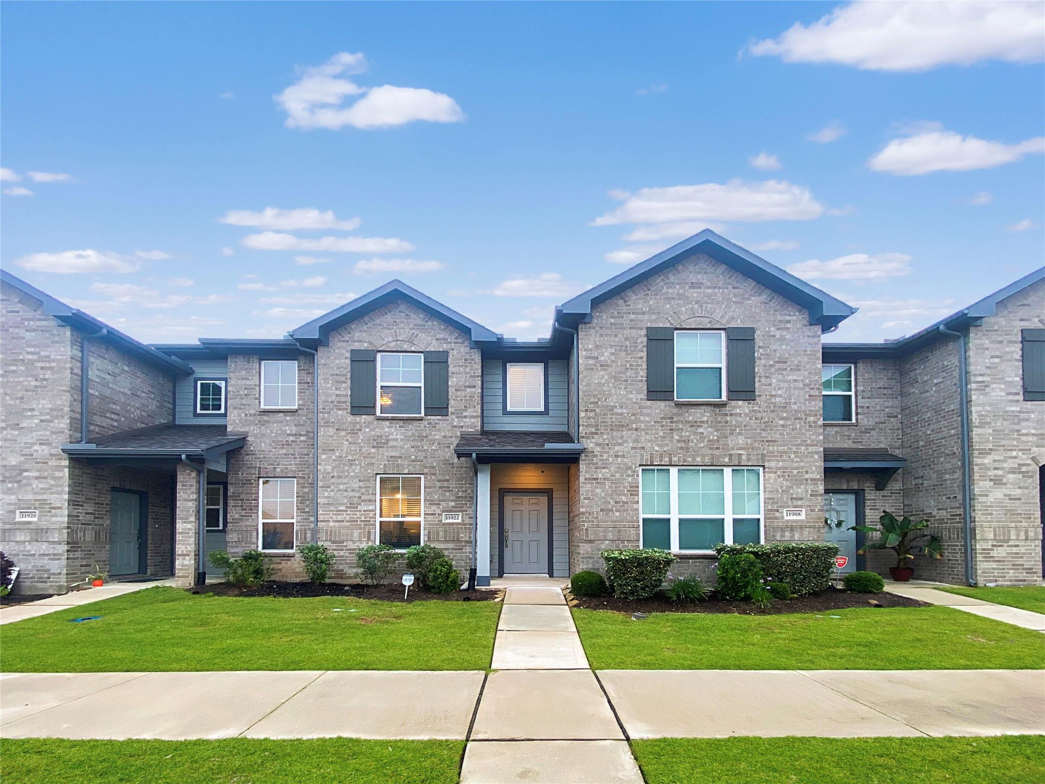 11922 Amber Oak Way