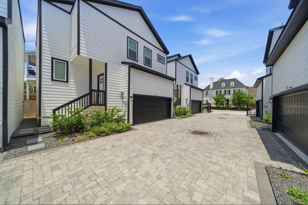 Photo of 1352 W 24th Street, Houston, TX 77008 (MLS # 91915526)