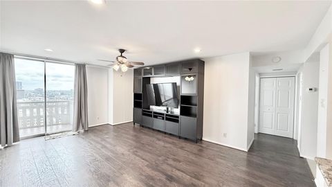 Photo of 2016 Main Street #1914, Houston, TX 77002 (MLS # 28529651)