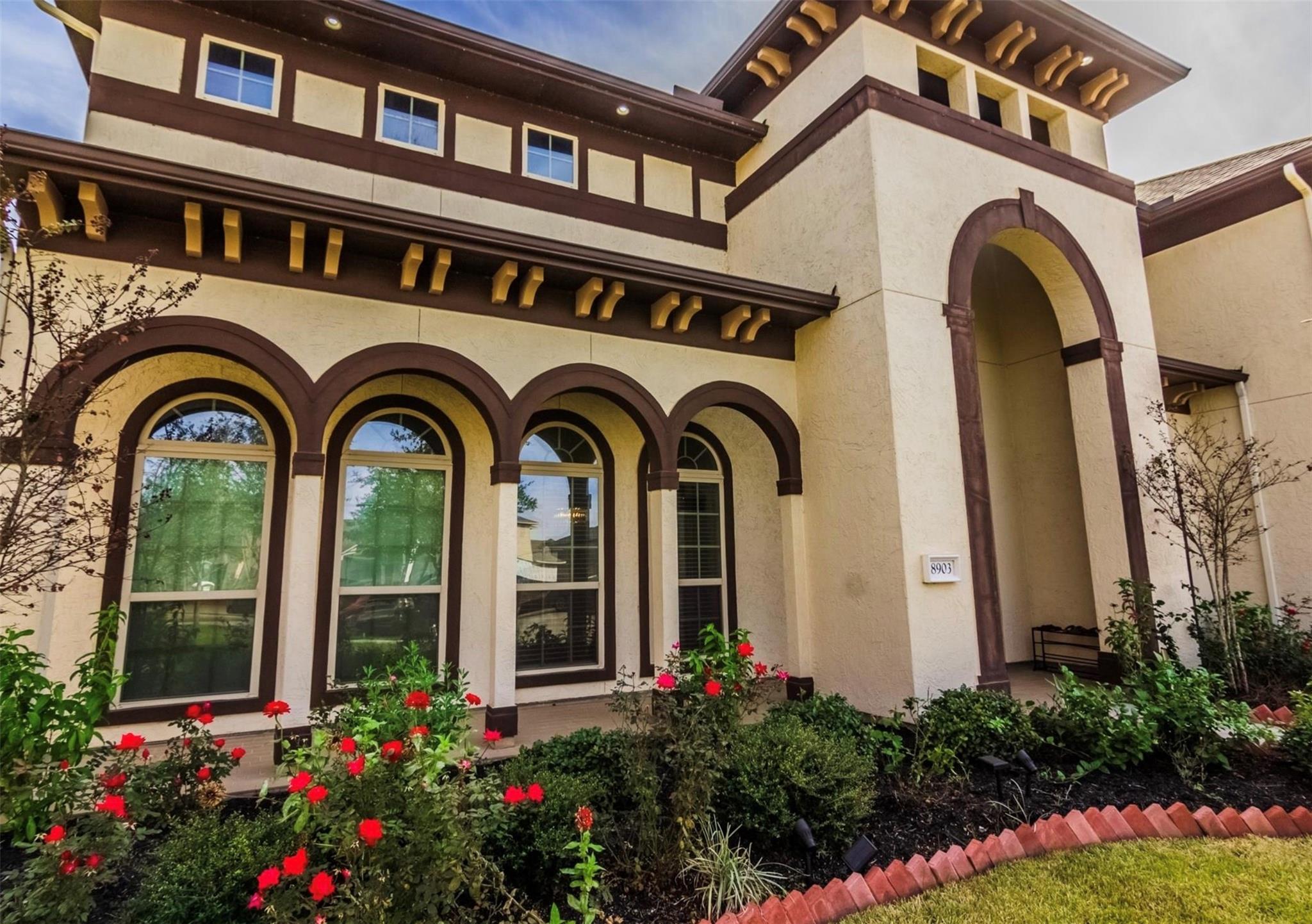 8903 Cypress Shrub Trl