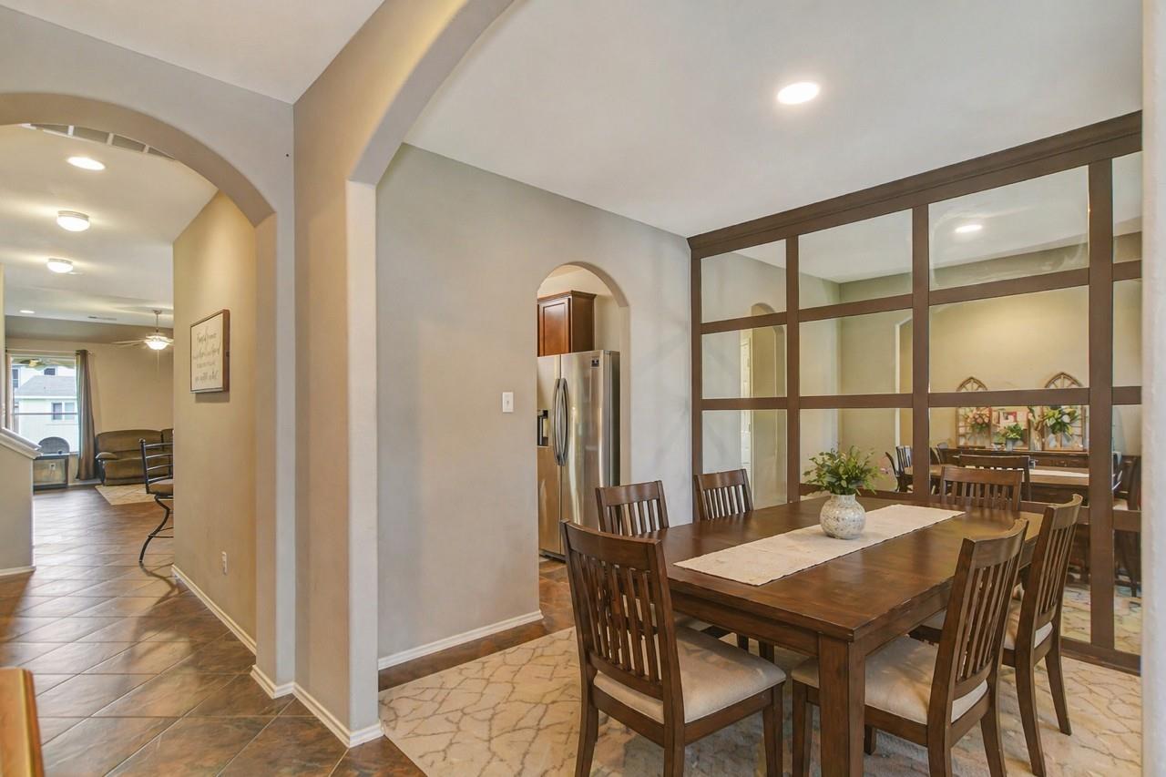 16702 Savannah Park Drive