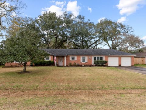 Homes For Sale - 910 6th Street<br/> Matagorda County, Bay City, TX 77414