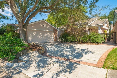 Photo of 16811 Pinemoor Way, Houston, TX 77058 (MLS # 17305987)