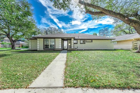 8703 Manhattan Drive Houston TX 77096