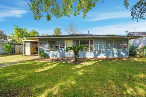 Photo of 402 Bluebonnet Drive, La Marque, TX 77568 (MLS # 39378954)