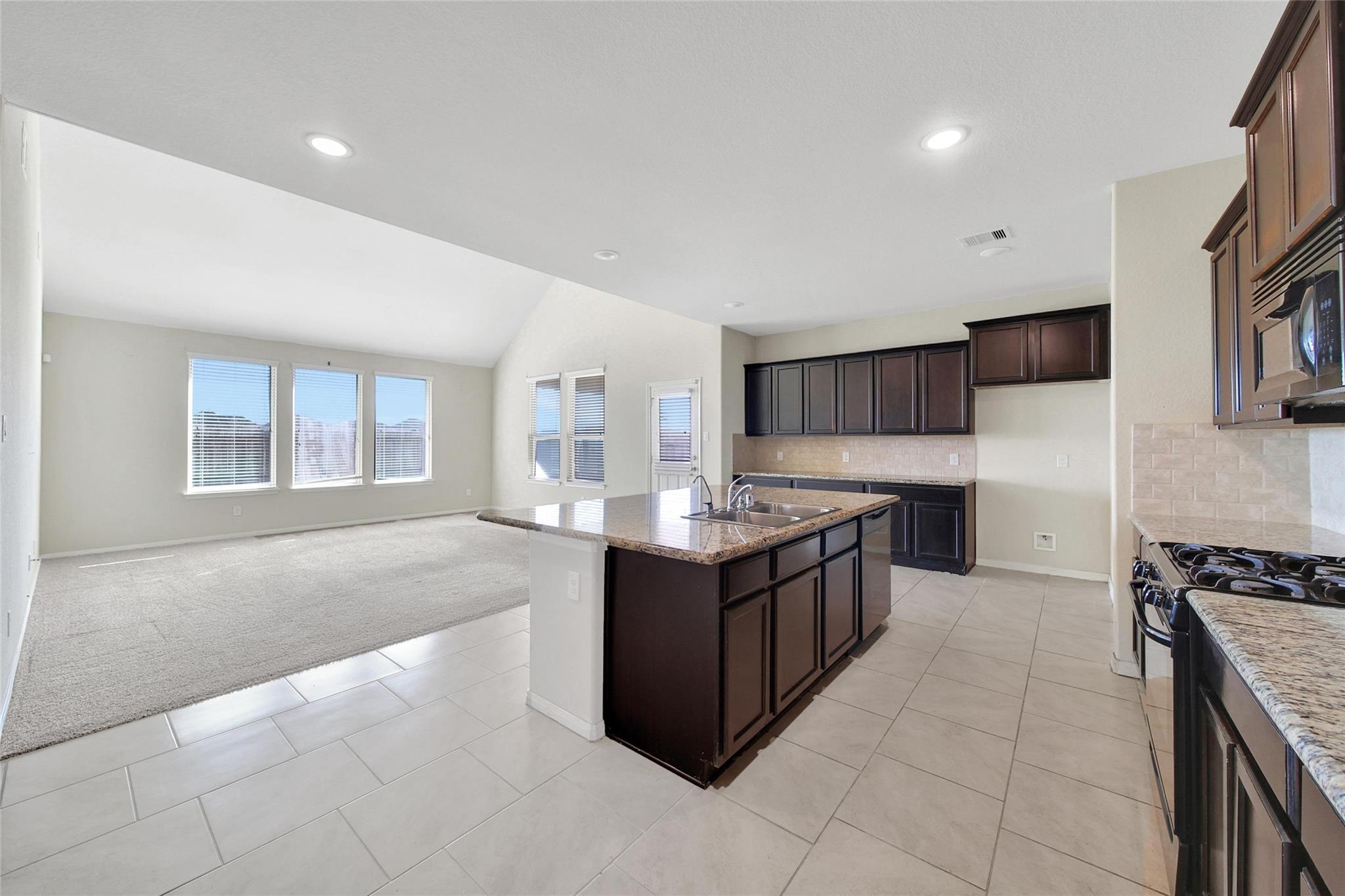 18119 Tenasserim Pine Trace