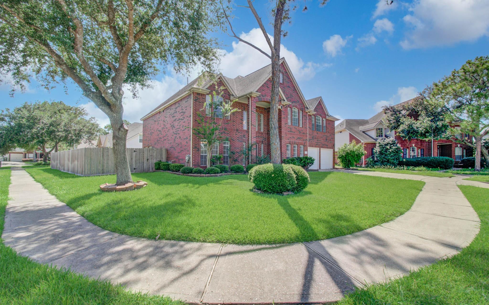 1402 Pine Knot Court