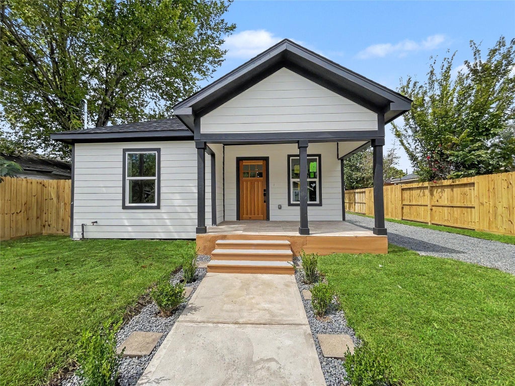 Photo of 2307 Chestnut Street, Houston, TX 77009 (MLS # 4752726)