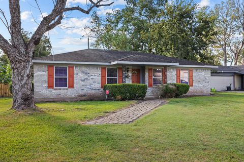 Photo of 2103 6th Street, Stafford, TX 77477 (MLS # 21089885)