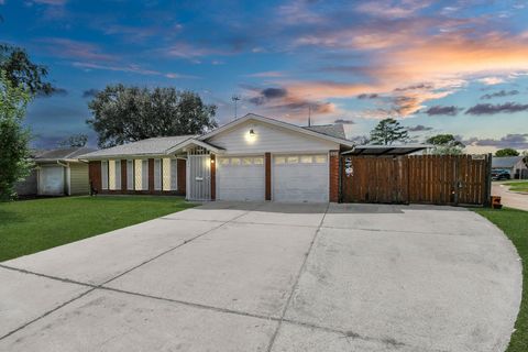 Photo of 530 Westshire Drive, Houston, TX 77013 (MLS # 86679376)