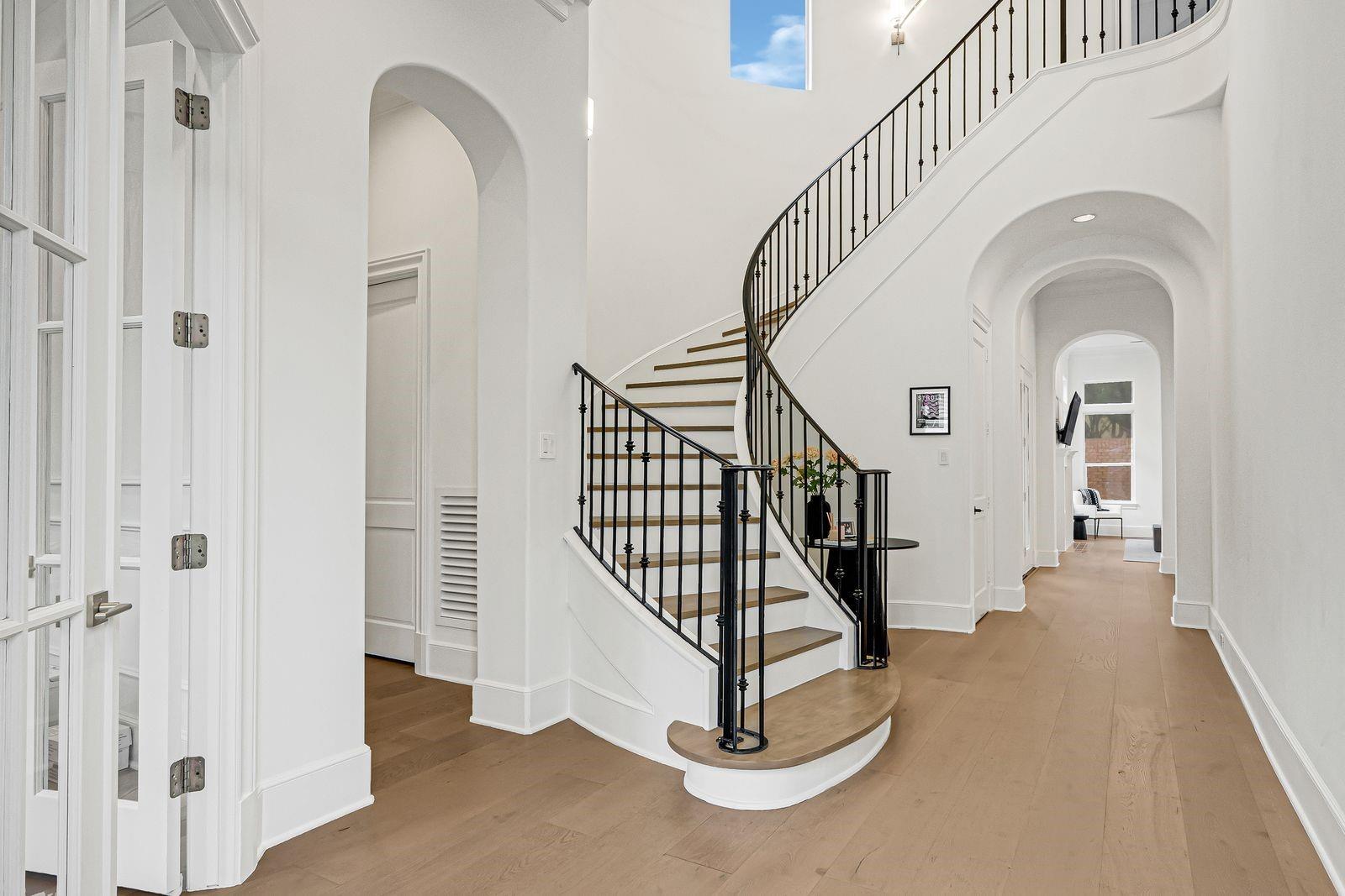 2706 Tudor Manor