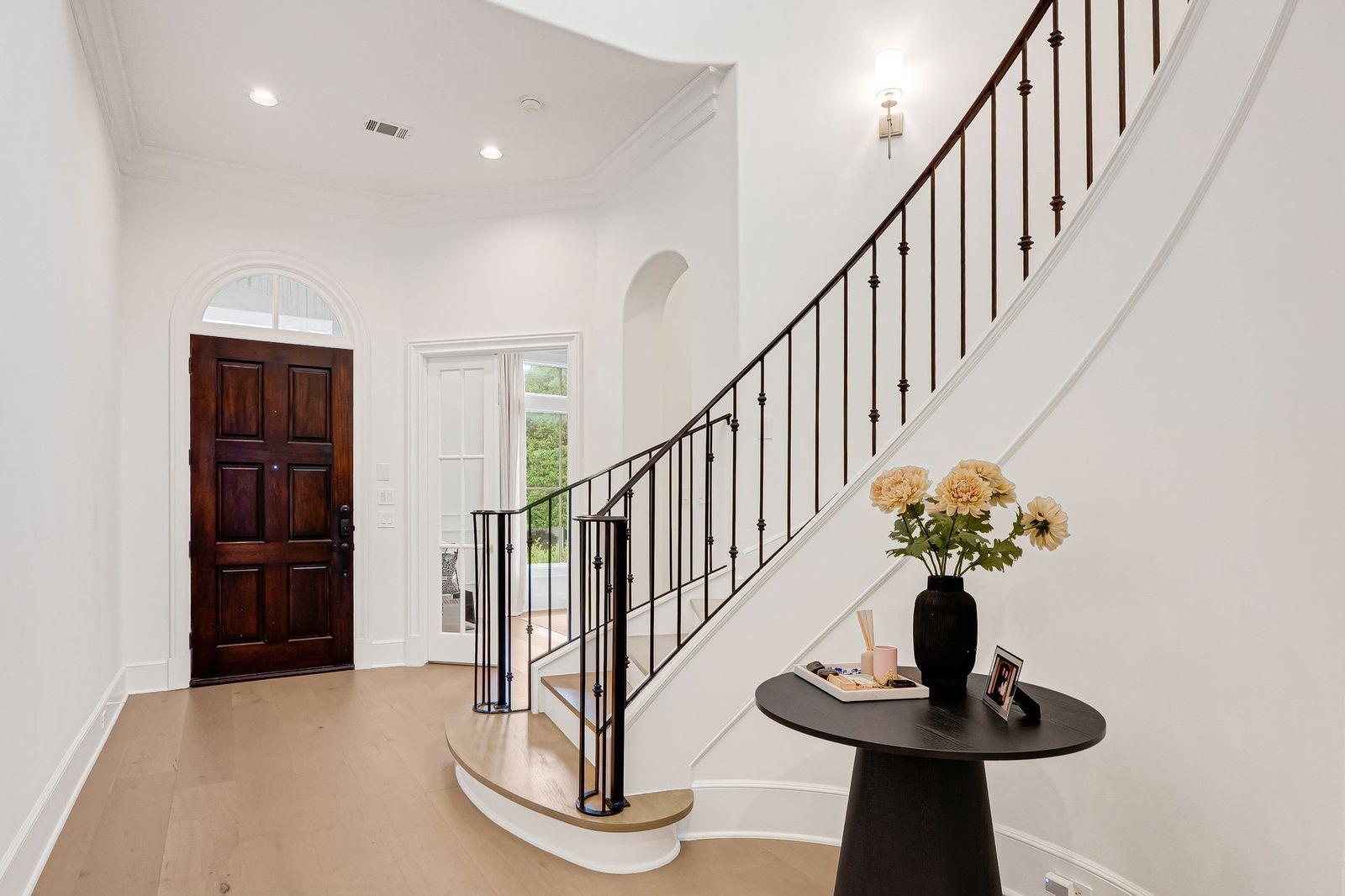 2706 Tudor Manor