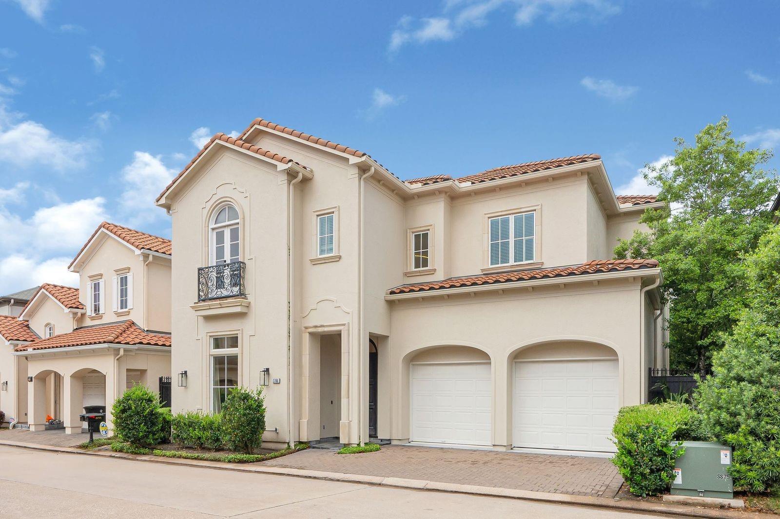 2706 Tudor Manor