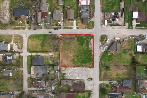 Photo of 3813 Crane Street, Houston, TX 77026 (MLS # 39739415)