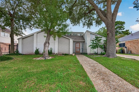 Photo of 4711 Eagle Trail Drive, Houston, TX 77084 (MLS # 81049226)
