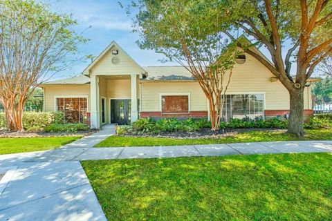 Photo of 11111 W Montgomery Road #421, Houston, TX 77088 (MLS # 80250136)