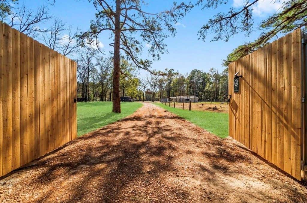 Photo of 7711 Boars Head Place, Montgomery, TX 77316 (MLS # 92287540)