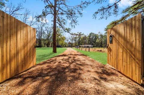 Photo of 7711 Boars Head Place, Montgomery, TX 77316 (MLS # 92287540)