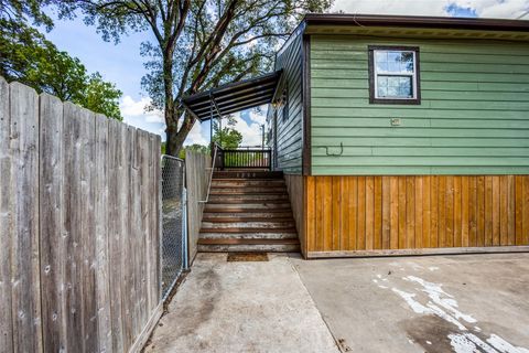 Photo of 1200 W Phillips Street, Alvin, TX 77511 (MLS # 4761414)