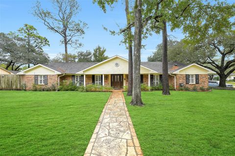 Photo of 10635 N Evers Park Park, Houston, TX 77024 (MLS # 17416074)
