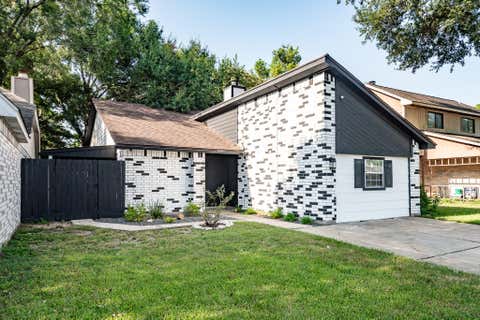 Photo of 30 Crestbriar Court, Baytown, TX 77521 (MLS # 73729435)