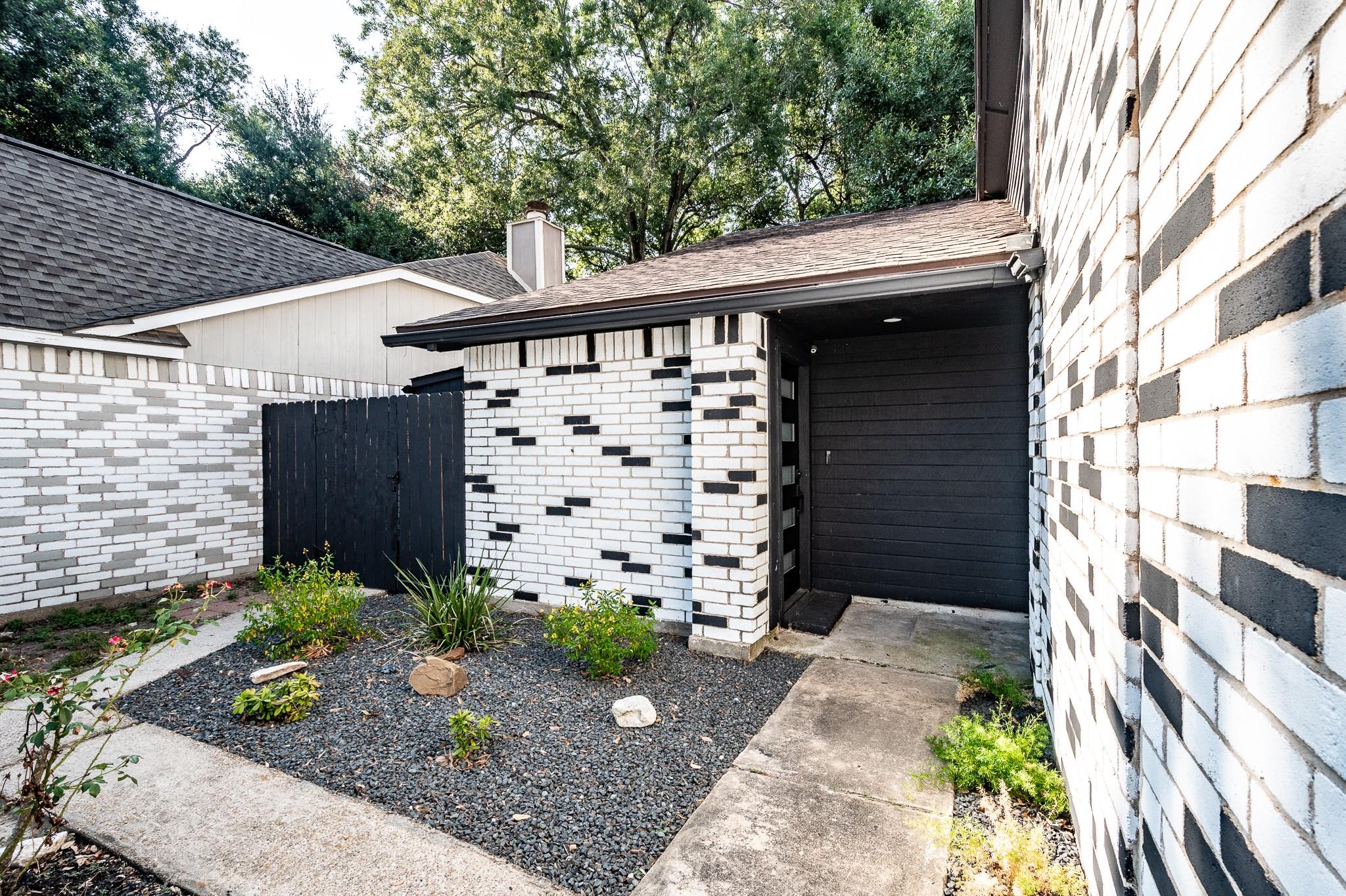 30 Crestbriar Court