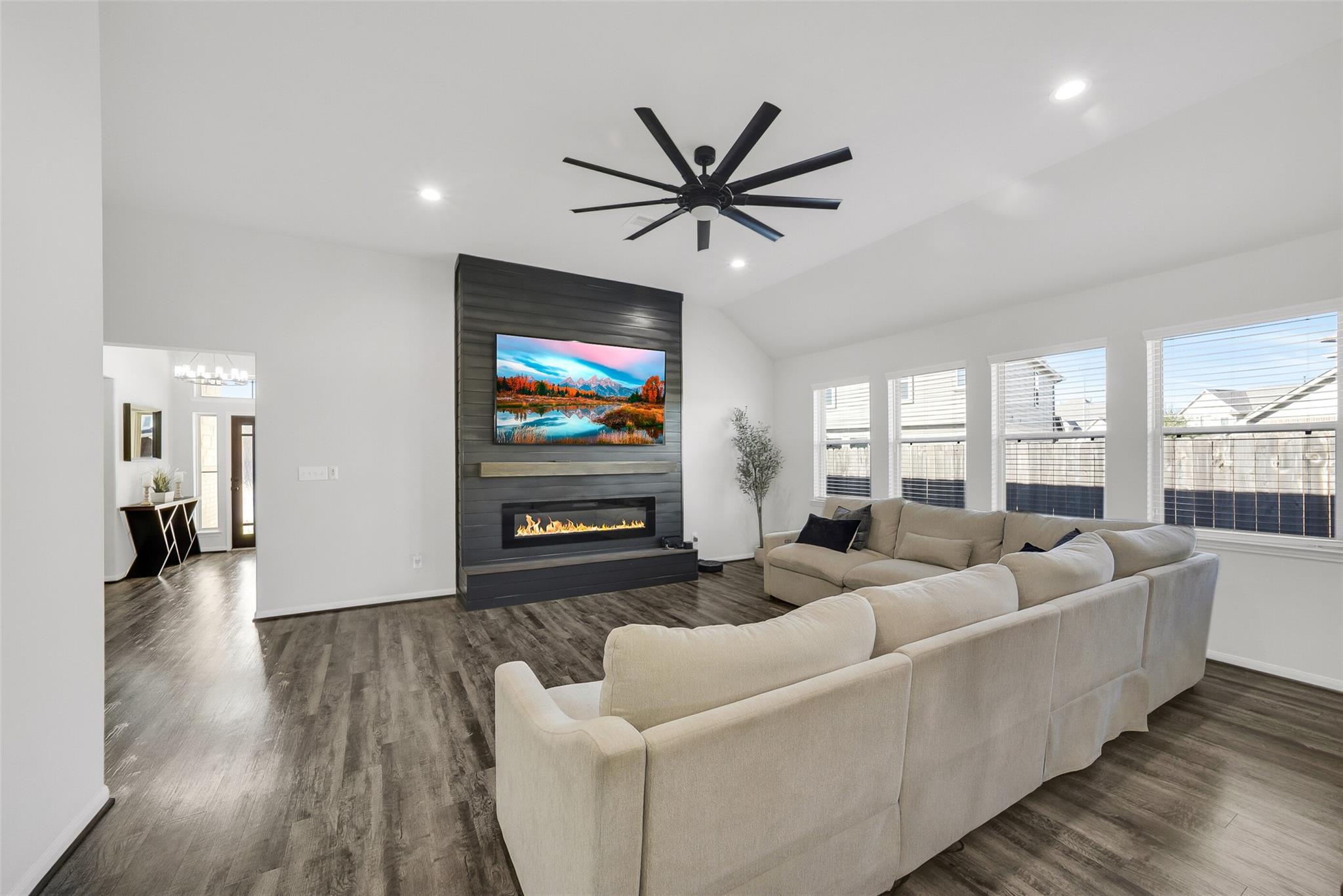 13642 Giant Panda Bear Avenue