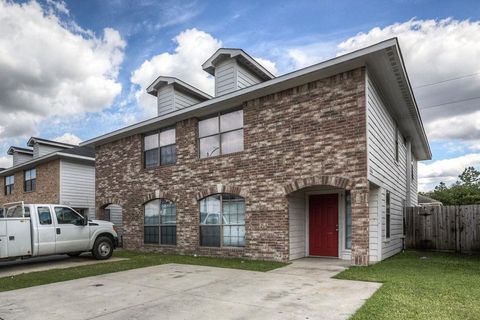 Photo of 10610 Pine Landing Drive #B, Houston, TX 77088 (MLS # 54626636)