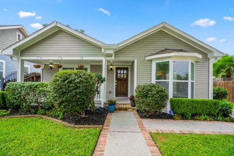 Photo of 829 E 27th Street, Houston, TX 77009 (MLS # 66351957)