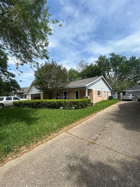 Photo of 10319 Glenkirk Drive, Houston, TX 77089 (MLS # 90026137)