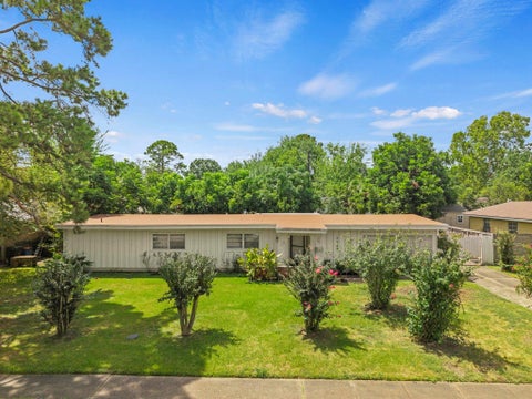 Photo of 7123 Leader Street, Houston, TX 77074 (MLS # 3169421)