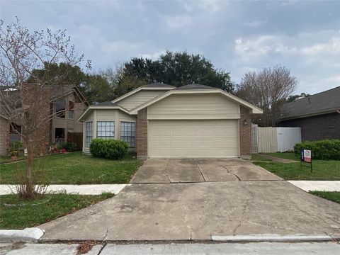 Photo of 7315 Puerta Vallarta Drive, Houston, TX 77083 (MLS # 47582928)