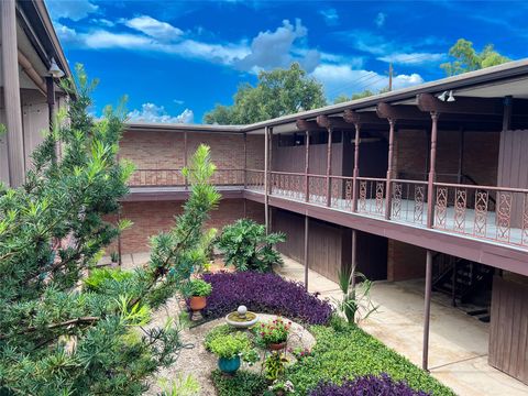 Photo of 2516 Commonwealth Street #102, Houston, TX 77006 (MLS # 90417713) Photo of 2516 Commonwealth Street #102, Houston, TX 77006 (MLS # 90417713)