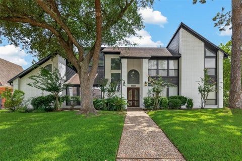 Photo of 15714 Sylvan Lake Drive, Houston, TX 77062 (MLS # 6315319)